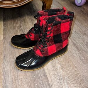G.H. Bass & Co. Red and Black Winter Boots